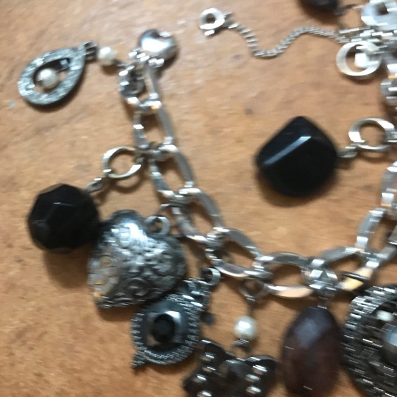 Vintage SilverTone Monet 13 Charm bracelet excellent condition Butterfly & pearl - Picture 6 of 11